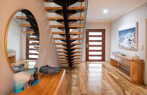 Quindalup House | The Bay Retreat - Luxury coastal property directly opposite the crystal-clear waters of Geographe Bay