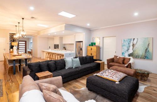 Quindalup House | The Bay Retreat - Luxury coastal property directly opposite the crystal-clear waters of Geographe Bay