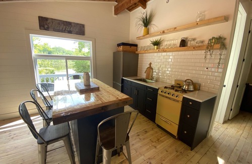 Frontenac Cottage | The Bay Stay! Fully Renovated Off-Grid Waterfront Cottage on Burridge Lake