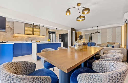 Kozino Apartment | The Bayfront - Luxury Pool Residence