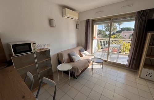 Golfe Juan Apartment | THE BEACH 300 m AWAY, THE PALMS, THE SUN