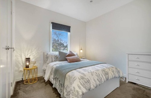 Williamstown House | The Beach Bay Townhouse in Williamstown