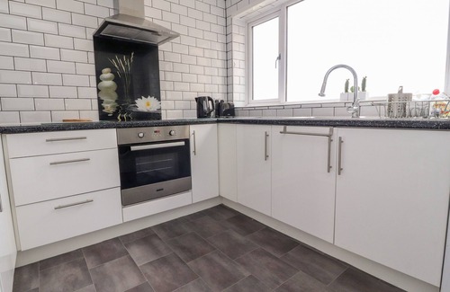 Thornton-Cleveleys House | THE BEACH HOUSE, family friendly, with a garden in Cleveleys