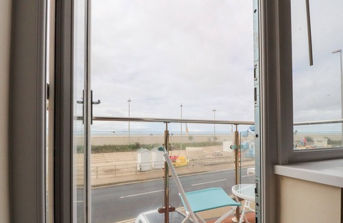 Thornton-Cleveleys House | THE BEACH HOUSE, family friendly, with a garden in Cleveleys