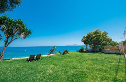 Katavolos Apartment | The Beach House Kaminaki