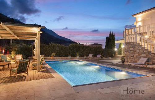 Agios Konstantinos Villa | The Beach House - Mansion with Swimming Pool