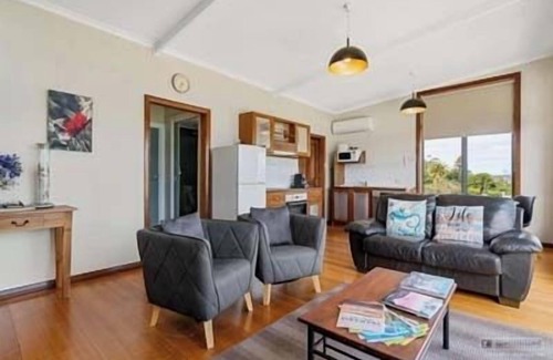 Dover Apartment | The Beach House- stunning views and private hot tub
