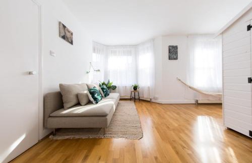 Farringdon Apartment | The Beach Hut in Holborn, by the Design Traveller