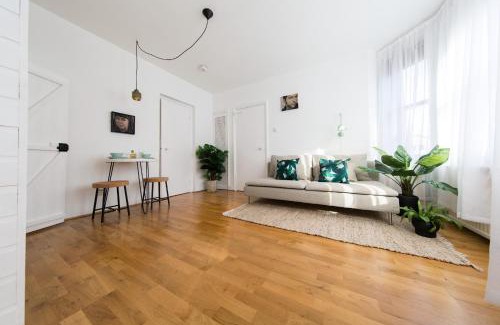 Farringdon Apartment | The Beach Hut in Holborn, by the Design Traveller