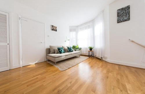 Farringdon Apartment | The Beach Hut in Holborn, by the Design Traveller