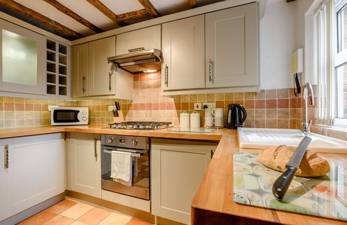 Pakefield House | The Beach Hut - Two Bedroom House, Sleeps 4