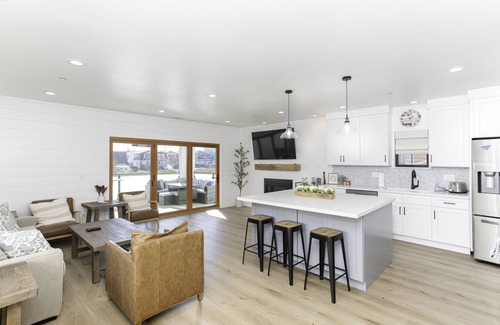Oceano House | The Beach is at the end of your block!