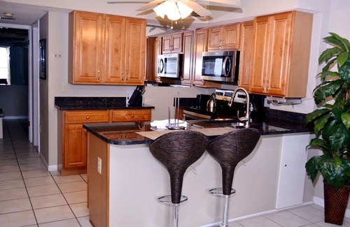 Gulf Shores Condo | 🌊The beach is more affordable than you think! Kick off your shoes and relax! 🦑🏖️