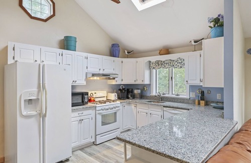 Dennis House | The Beach is waiting for you!
