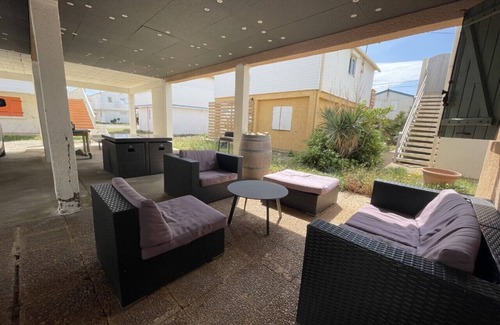 Gruissan Plage Ski Chalet | The beach of chalets. Perfect for family farniente