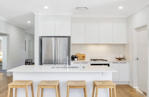 Macmasters Beach House | THE BEACH PAD | wifi, walk to beach | Accom Holidays