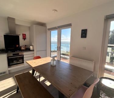 Shanklin Apartment | The Beach Retreat