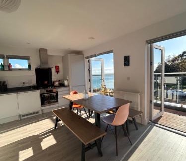 Shanklin Apartment | The Beach Retreat