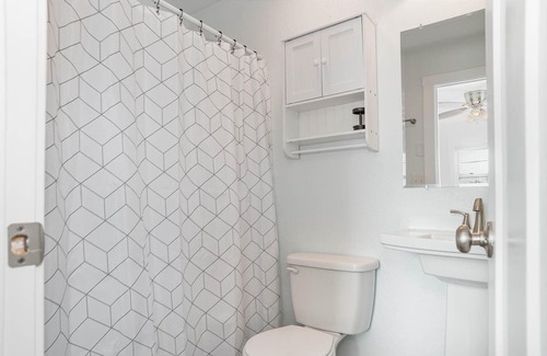 Willoughby Spit Apartment | The Beach Suites Summ