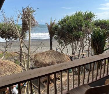 Mendoyo Hotel | The Beachbreaks Medewi