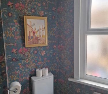 Earlsfield Bed & Breakfast | The Bean Apartment - double bedroom with private bathroom