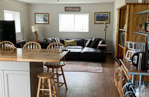 Fairview House | The Bear Den AK 🔥Cozy Central Home🔥
