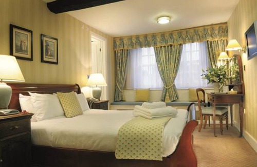Devizes Hotel | The Bear Hotel
