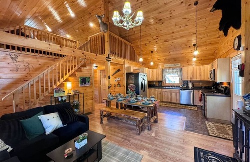 Brownfield Cabin | The Bear's Den | Lake Access, Hot Tub, Firepit!