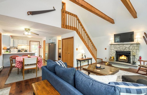 Thornhurst Ski Chalet | The Bear's House, Pet Friendly, Level 2 EV Charger