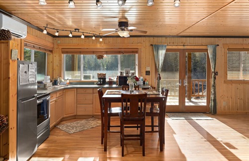 Gold Bar Apartment | The Bears Den - Quiet riverside getaway