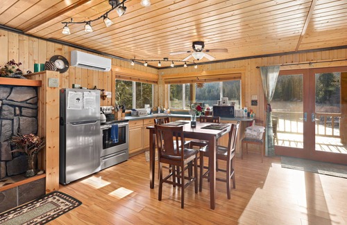 Gold Bar Apartment | The Bears Den - Quiet riverside getaway