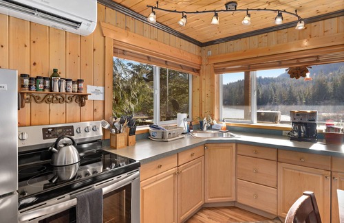 Gold Bar Apartment | The Bears Den - Quiet riverside getaway