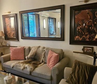 Pali Hill Apartment | The BeautIFUl BollyWooD HOME 2BHK in Bandra