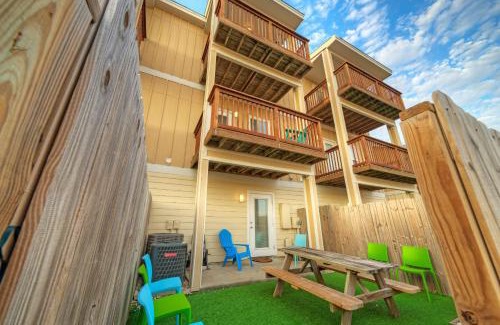 Corpus Christi House | The Beautiful Place by AvantStay Mins to Beach Family-Friendly Pool