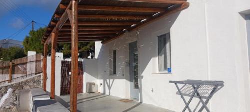 Milos House | The beautiful Plaka