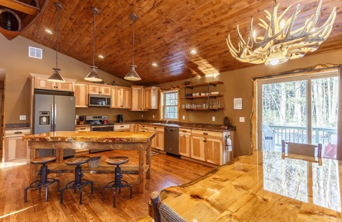 Wisconsin Dells Cabin | The Beautiful Whitetail Ridge-Luxury 5BR Cabin, Just minutes from downtown