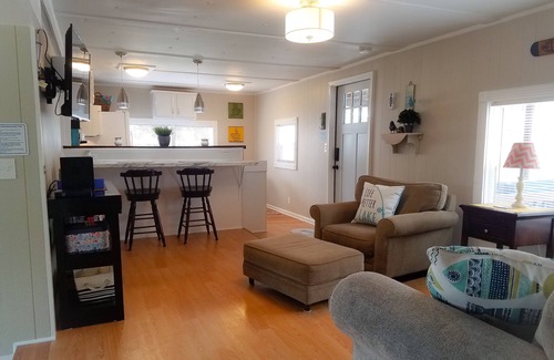 Monticello House | THE BEAVER CREEK GETAWAY 2 bed/1 bath, kitchen, 1 mile from Beaver Creek Marina