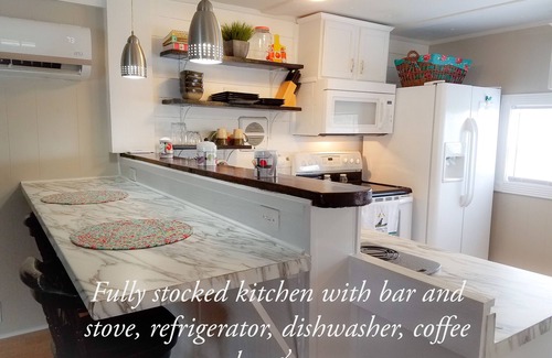 Monticello House | THE BEAVER CREEK GETAWAY 2 bed/1 bath, kitchen, 1 mile from Beaver Creek Marina