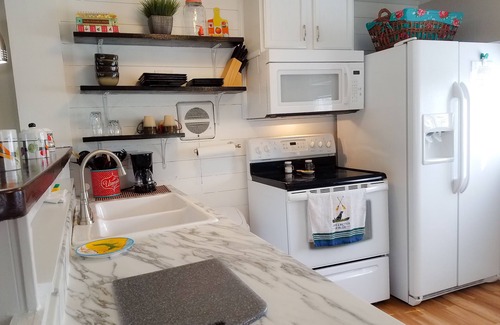 Monticello House | THE BEAVER CREEK GETAWAY 2 bed/1 bath, kitchen, 1 mile from Beaver Creek Marina