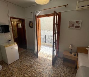 Lesvos Apartment | The Beehive 2
