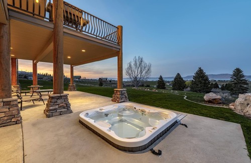 Sweetwater House | The Belize Cabin at Bear Lake (Sleeps 30)