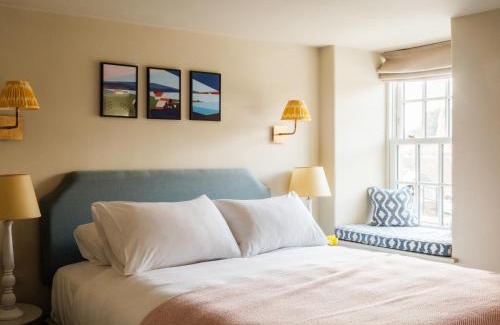Zeals Hotel | The Bell & Crown