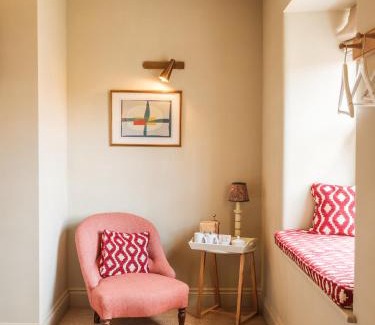 Zeals Hotel | The Bell & Crown