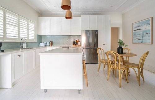 Bellevue Hill Apartment | 'The Bellevue' - Art Deco Abode, close to Bondi Beach!
