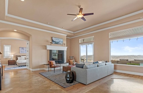 Murrieta House | The Bellevue Estate by Fieldtrip | Infinity Pool with Sweeping Views