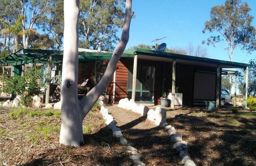 Seymour Cabin | THE BEND MOTORSPORT PARK - DIRECTLY OPPOSITE - KIMBER'S SANCTUARY