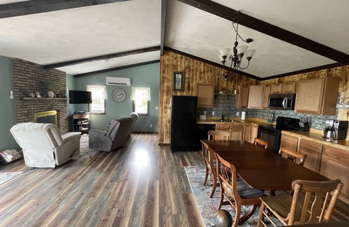 Rapid City House | The Bercher Amazing views and Hot Tub