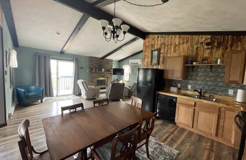 Rapid City House | The Bercher Amazing views and Hot Tub