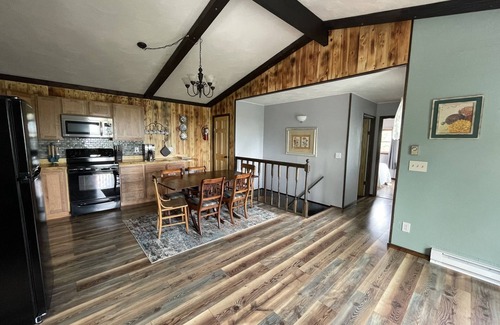 Rapid City House | The Bercher Amazing views and Hot Tub