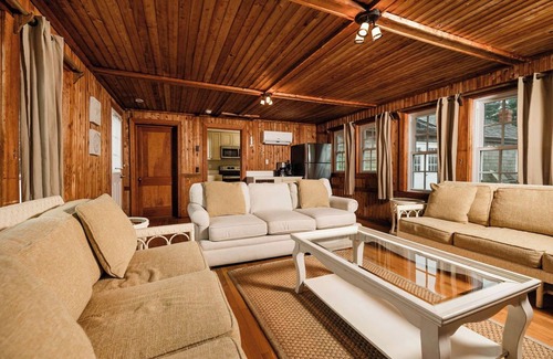 Ocracoke House | The Berkley Manor - An estate on Silver Lake